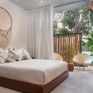Apartamento Private Wterrace & Direct Pool Access A104, Tulum
